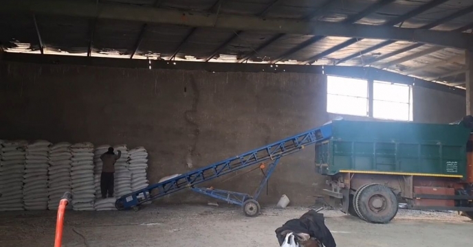 تحویل کود کشاورزی مورد نیاز کشاورزان استان کهگیلویه و بویراحمد به کارگزاران جهت توزیع