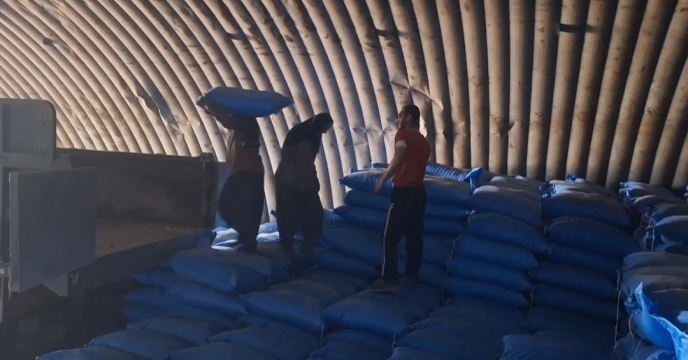 تحویل کود کشاورزی مورد نیاز کشاورزان استان کهگیلویه و بویراحمد به کارگزاران جهت توزیع