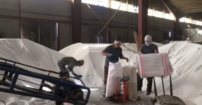  تقویت خاک مزارع کشاورزان شهرستان گرگان با توزیع مقدار 7 هزارو 204 تن کود اوره در نه ماهه سال جاری