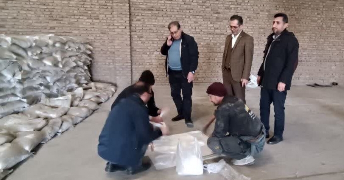 نمونه برداری مجدد از کود سولفات پتاسیم  تولید داخل با حضور مدیر ‌مرکز تحقیقات کاربردی نهاده های کشاورزی شرکت خدمات حمایتی کشاورزی