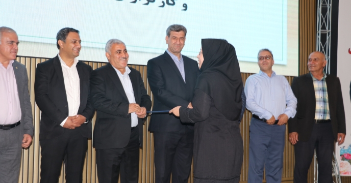 تجلیل از کارمندان و کارگزاران برتر استان آذربایجان غربی به مناسبت گرامیداشت هفته دولت