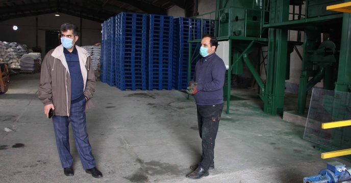 بازدید مدیر گیلان از مراحل استقرار و ساماندهی دستگاه بوجاری در سایت بذر شرکت خدمات 