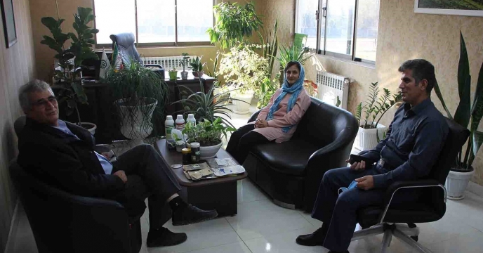 ملاقات یکی از باغداران بزرگ مرکبات و آووکادو با مدیر استان گیلان