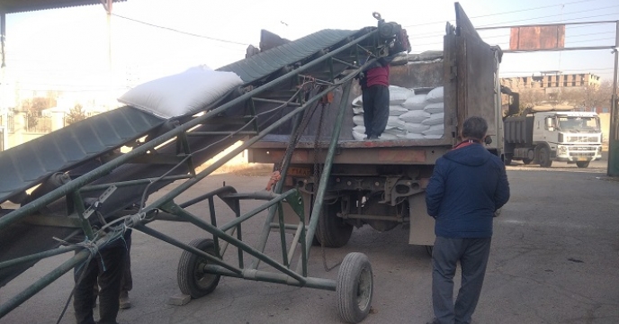 تامین و توزیع 345 تن نهاده کشاورزی درشهرستان ماهنشان استان زنجان 