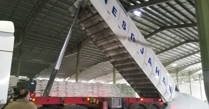 تامین نیاز کودی برای محصولات علوفه‌ای و حبوبات شهرستان تویسرکان 