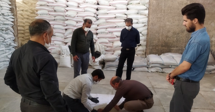 نمونه برداری از کود سوپر فسفات تریپل در استان خراسان جنوبی