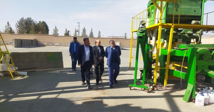 بازدید سرپرست شرکت خدمات حمایتی کشاورزی خراسان جنوبی از مجتمع دستگاه بوجاری