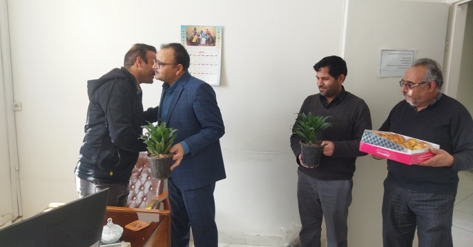 تبریک دهه فجر و میلاد حضرت مهدی (عج) با دیدار صمیمی مدیر شرکت خدمات حمایتی کشاورزی خراسان جنوبی از همکاران