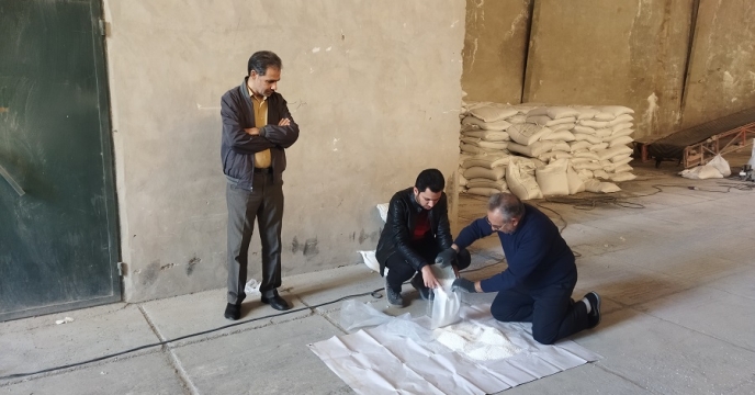 نمونه برداری از 200 تن کود سولفات پتاسیم در استان خراسان جنوبی