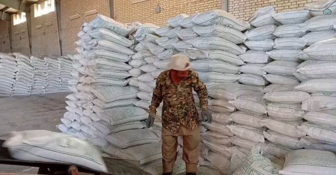 تحویل کود کشاورزی مورد نیاز کشاورزان استان کهگیلویه و بویراحمد به کارگزاران جهت توزیع