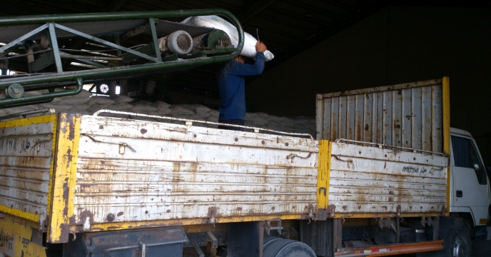 انواع کودهای کشاورزی در شهرستان طالقان به بهره برداران بخش کشاورزی توزیع گردید.