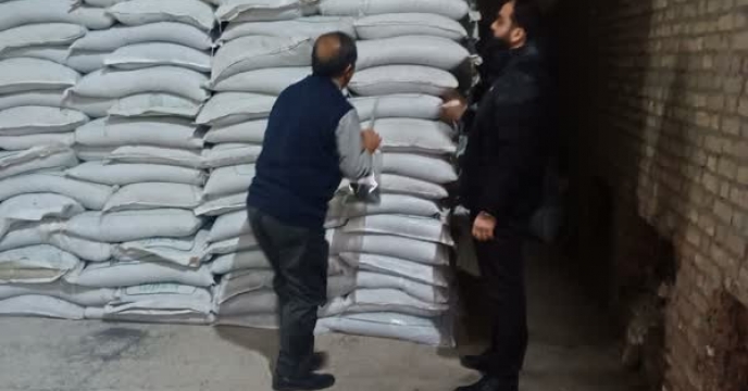 نمونه‌برداری از کود سوپر فسفات تریپل گرانوله توسط شرکت خدمات حمایتی کشاورزی استان قزوین