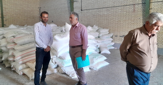بازدید از انبار کارگزاری  کود در منطقه  خنداب روستای آقداش