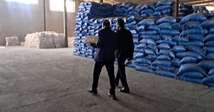  خدمت‌رسانی هدفمند به بهره‌برداران با توزیع ۱۱۴ تن انواع کود کشاورزی در شهرستان بافت