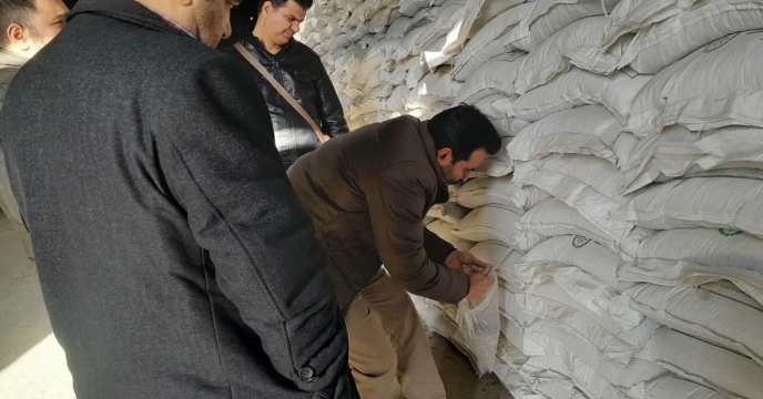 بازدید  مهندس سلیمی مشاور محترم مدیر عامل از ستاد جهت بازدید از انبارهای استان مرکزی و عملیات نمونه برداری از کود تولید داخلی – بهمن ماه 1402