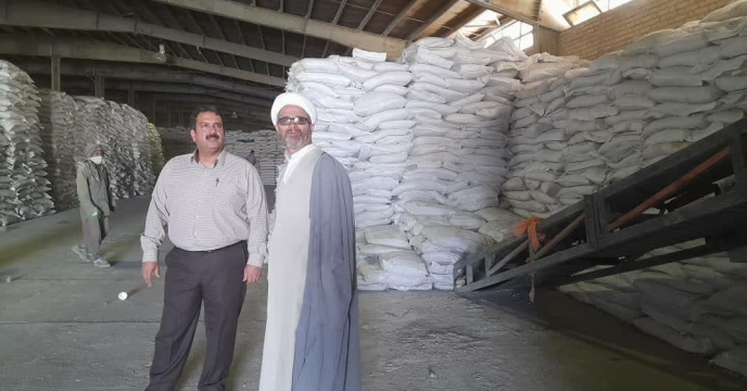 بازدید از روند بارگیری وتخلیه کود با حضور نماینده ولی فقیه سازمان جهاد کشاورزی استان چهارمحال وبختیاری 