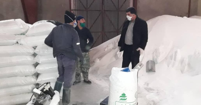 بازدید مدیر شرکت خدمات حمایتی کشاورزی استان از عملیات کیسه گیری  کودهای فله در انبار سازمانی گرگان در ایام تعطیلی نوروزی