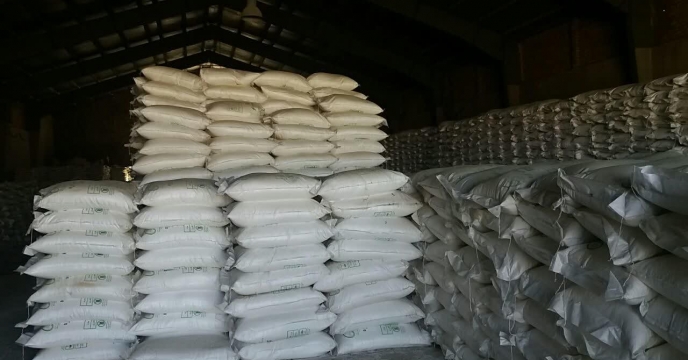 تخلیه کود فسفات 13%  در انبار کود شهید شاملو استان مرکزی  