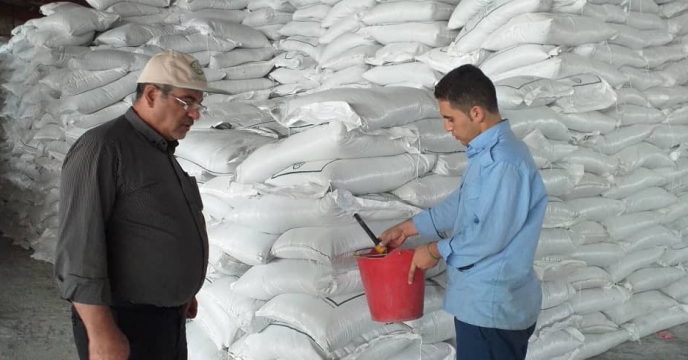 نمونه برداری از کودهای سولفات پتاسیم وارده  به انبار سازمانی شرکت خدمات حمایتی کشاورزی استان آذربایجان شرقی