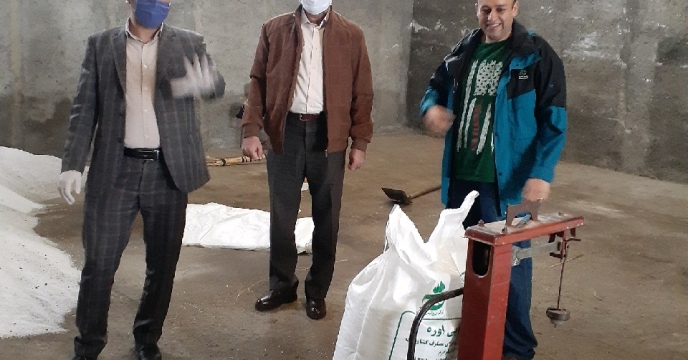 نظارت کارشناسان شرکت خدمات حمایتی کشاورزی بر روند توزیع کود به کارگزاران