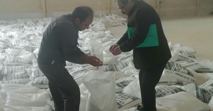 عملیات نمونه برداری از  کود سولفات آمونیوم گرانول
