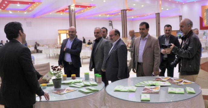 بازدید ازغرفه تولید کنندگان کود دراستان آذربایجان غربی