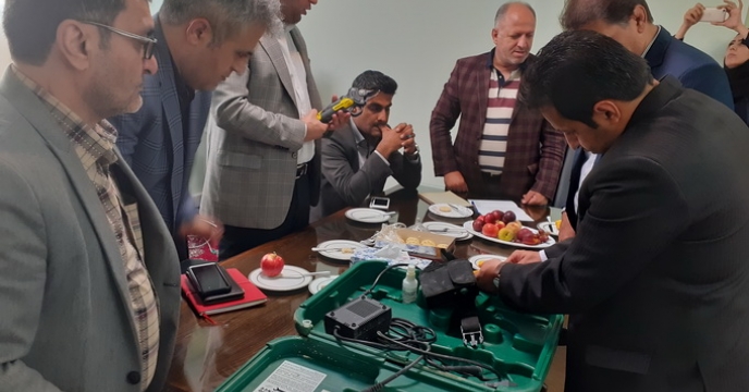جلسه واگذاری قیچی های الکتریکی هرس باغبانی