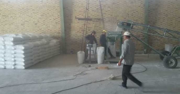 عملیات کیسه گیری کود اوره فله در استان مرکزی