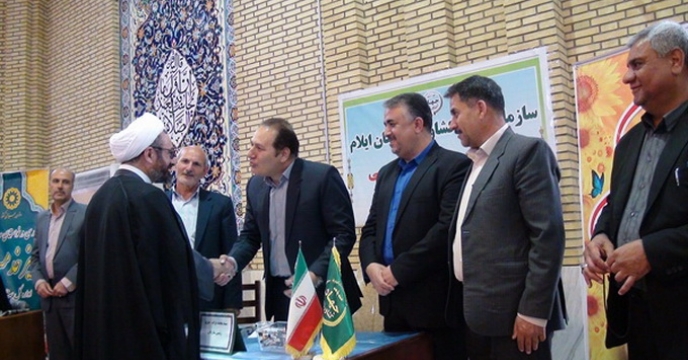 استقرار میز خدمت سازمان جهاد کشاورزی استان در محل مصلی شهر ایلام
