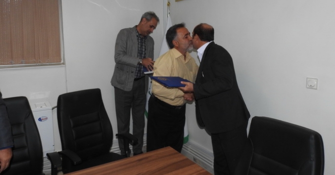 مراسم تجلیل از خدمات و زحمات ارزشمند 4 تن از همکاران استان البرز  