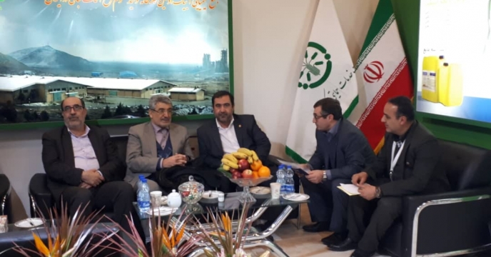 بازدید آقای مهندس منصوری و آقای مهندس ملازاده از غرفه مجتمع شیمیائی آبیک در نمایشگاه بوستان گفتگو تهران
