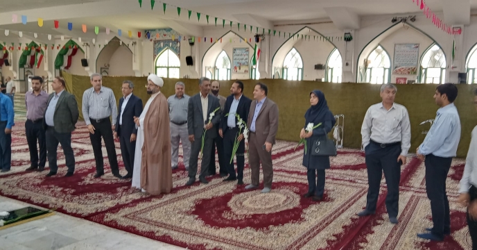 حضور مدیر شرکت خدمات حمایتی کشاورزی هرمزگان در مراسم غبار روبی و عطرافشانی مزار شهدا