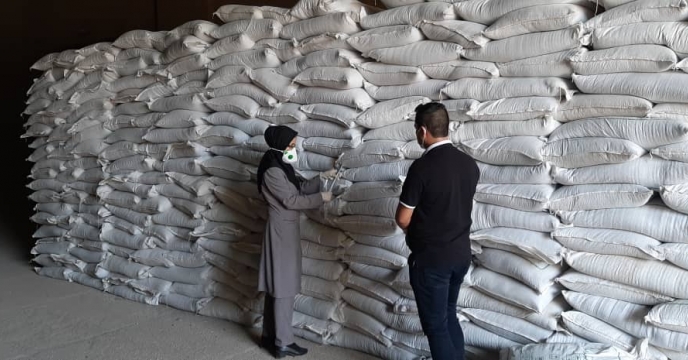 نمونه برداری از کود سوپر فسفات تریپل در انبار سازمانی استان قزوین