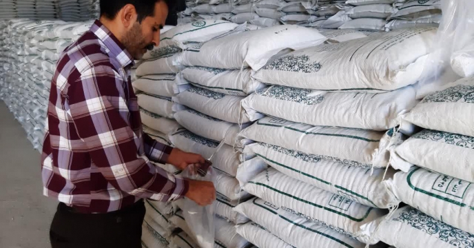 عملیات نمونه برداري از کودسولفات پتاسیم استان مرکزی  