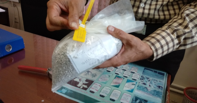ارسال نمونه های پلمپ شده  کود سولفات پتاسیم گرانوله استان مرکزی  به مرکز تحقیقات کاربردی نهاده های کشاورزی کرج 