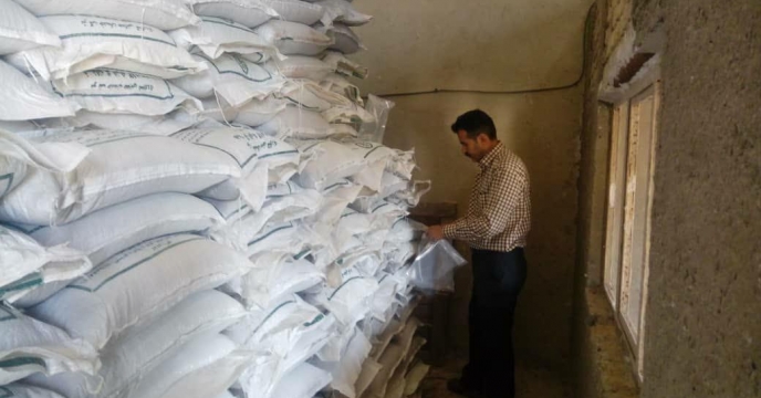 نمونه برداری از کود فسفات 13% انبارهای سازمانی استان مرکزی 