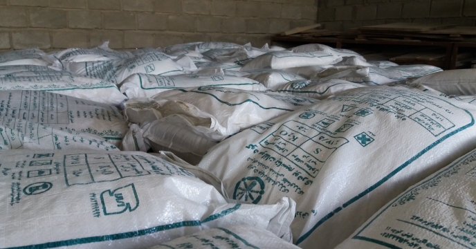 عملیات نمونه برداري از کودسولفات پتاسیم پودری استان مرکزی  