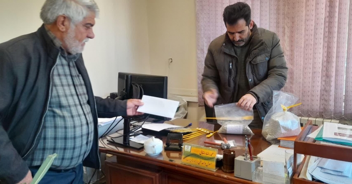 ارسال نمونه های پلمپ شده  کودهای شیمیایی استان مرکزی  به مرکز تحقیقات کاربردی نهاده های کشاورزی کرج 