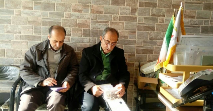 بازدید و بازرسی  بازرسین از فروشگاه های عرضه نهاده های کشاورزی در منطقه فراهان استان مرکزی  