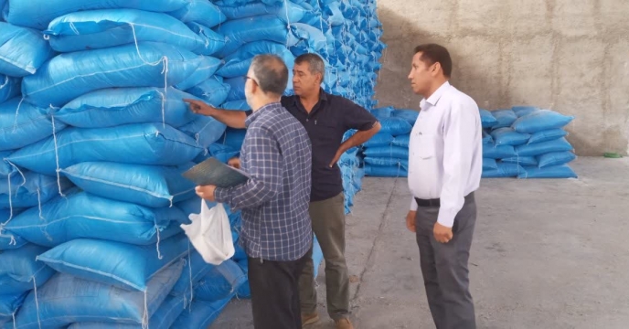 حضور کارشناسان بازرسی در شرکت خدمات حمایتی کشاورزی شعبه فارس به منظور بازرسی و نظارت بر عملکرد توزیع نهاده‌ها