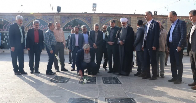 به مناسبت هفته جهادکشاورزی آیین گلباران و عطر افشانی گلزار شهدا شهر قزوین برگزار شد
