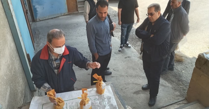 نمونه برداری از محموله کود در انبارهای سازمانی فارس با حضور مدیر مرکز تحقیقات کاربردی نهاده‌های کشاورزی