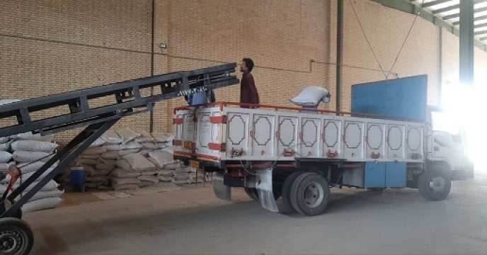 توزیع 625 تن کود در شهرستان خاش گامی در جهت تامین پایدارنهاده های کشاورزی می باشد