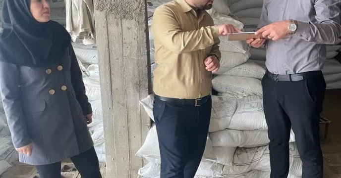  پایش از انبار  کارگزاری  توزیع کود خانم پاکدامن در شهرستان فومن