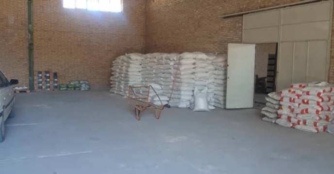 بازدید کارشناسان شرکت خدمات حمایتی کشاورزی استان فارس از انبار تعاونی روستایی شهید حجت اله زارع