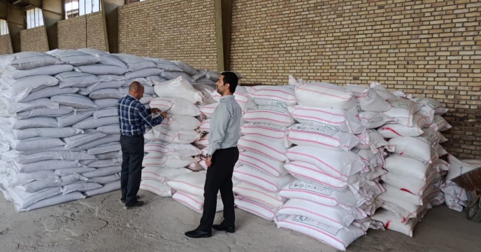 نمونه برداری ازکود های مکشوفه در انبارشیروان  نمونه برداری ازکود های مکشوفه در انبارشیروان