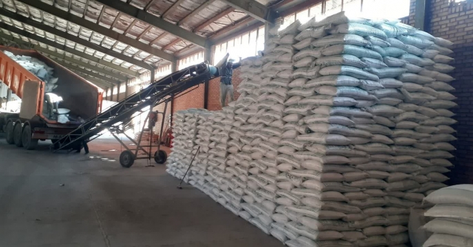 تخلیه 100 تن کود سولفات پتاسیم گرانوله شرکت صنعت پتاس آسیا در انبار شهرستان اسفراین