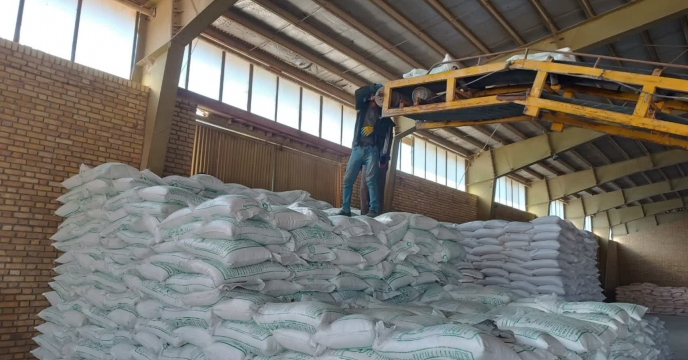 تخلیه 100تن کود سولفات پتاسیم صنعت پتاس آسیا به انبار شیروان نوید بخش رونق کشاورزی و افزایش محصول با کیفیت 