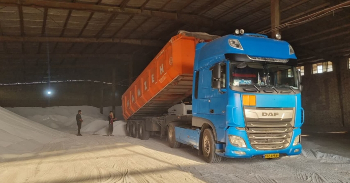 بارگیری و حمل 2 هزار و 600 تن کود کشاورزی اوره از شرکت خدمات حمایتی کشاورزی استان خوزستان  به استان کردستان