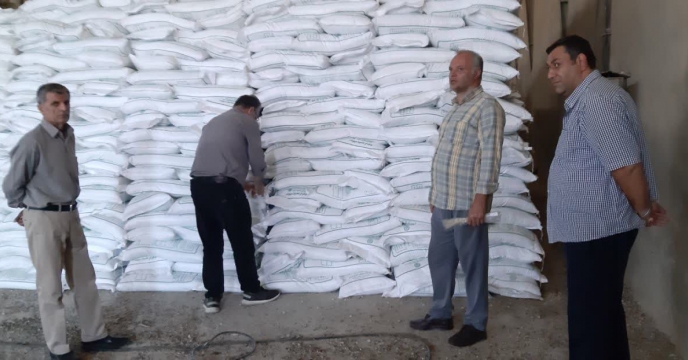 نمونه برداری و کنترل کیفی از کودسولفات پتاسیم گرانوله در شرکت خدمات حمایتی کشاورزی استان کرمانشاه